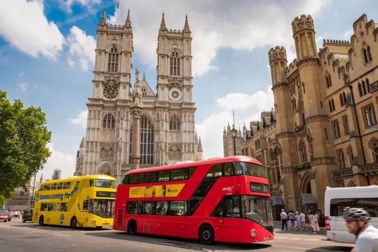 london-buses-family-travel-ghardy