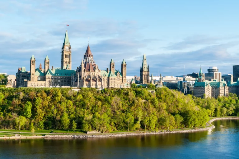 parliment-buildings-ottawa-travel-ghardy-tours