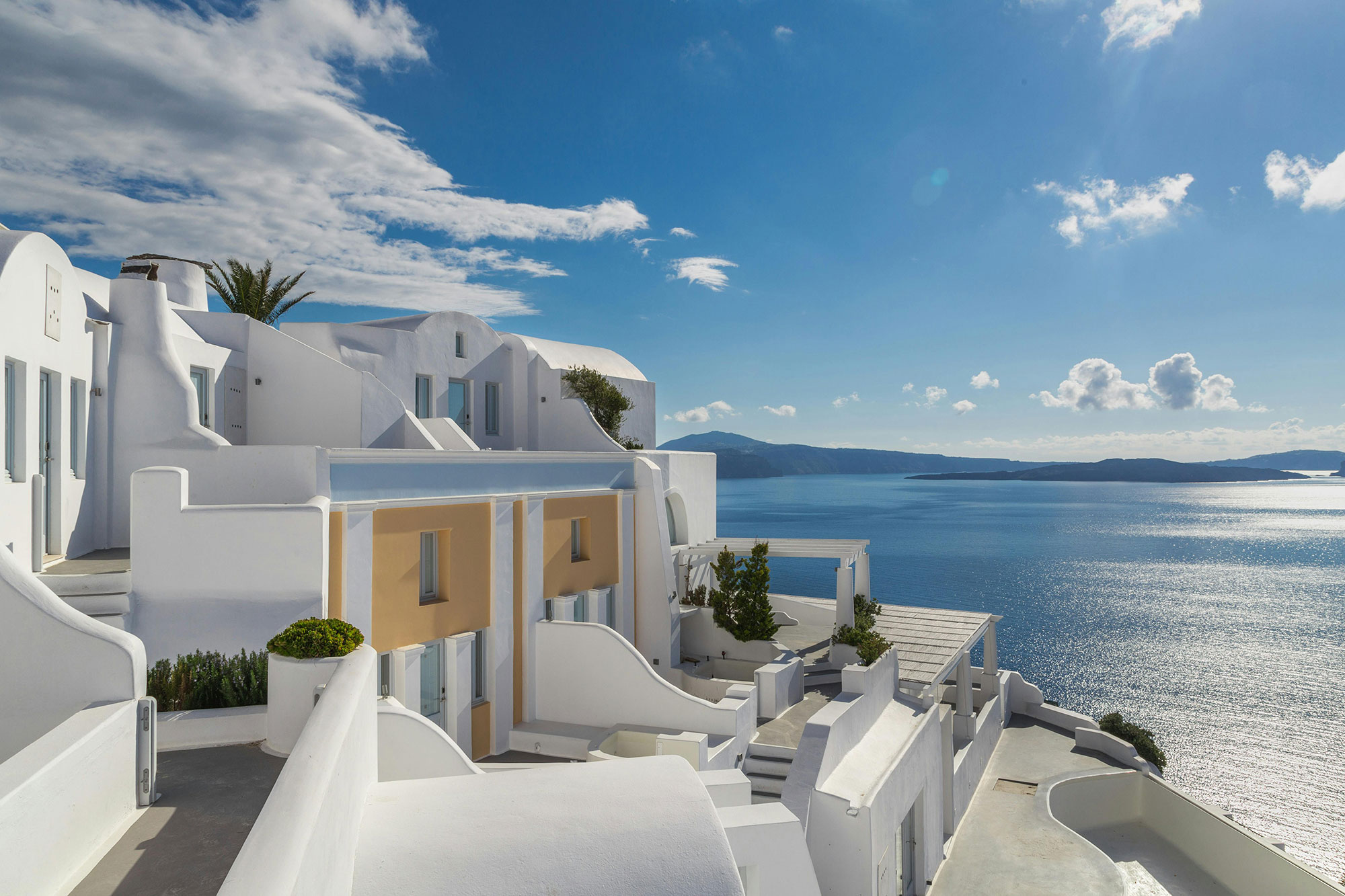 santorini-luxury-honeymoon-hotel-ghardy-tours